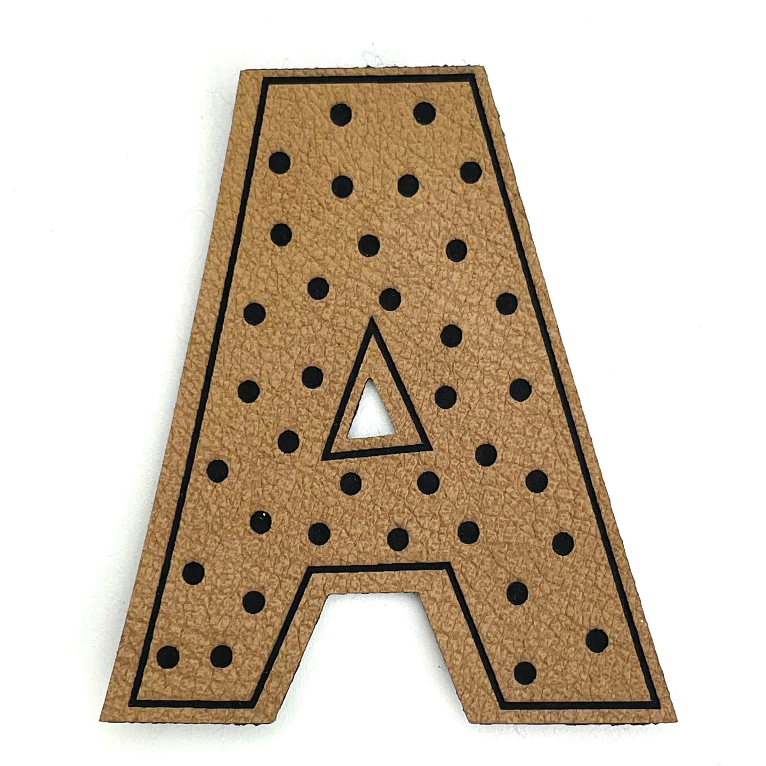 1 Kunstlederlabel Buchstabe  A  – Braun Punkte Rabatt