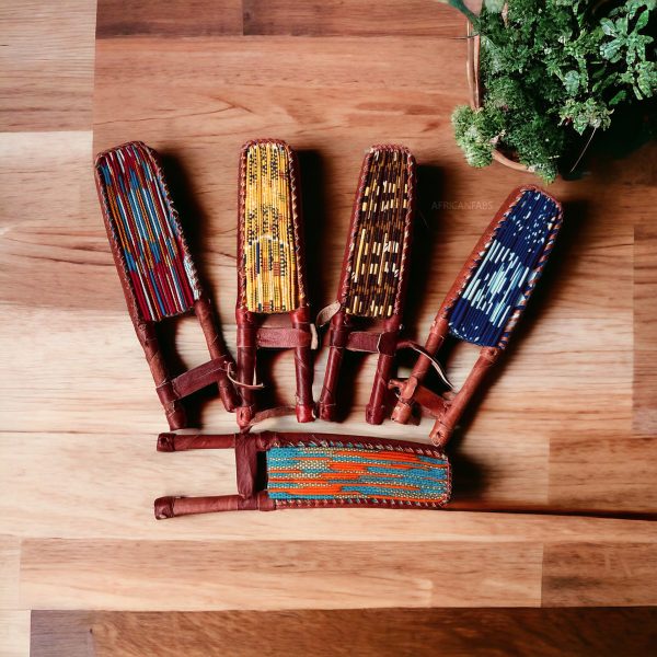 Afrikanischer Handfächer - Ankara Druck Handfächer - Ebo - Weiß   rot Im Angebot – Bild 3